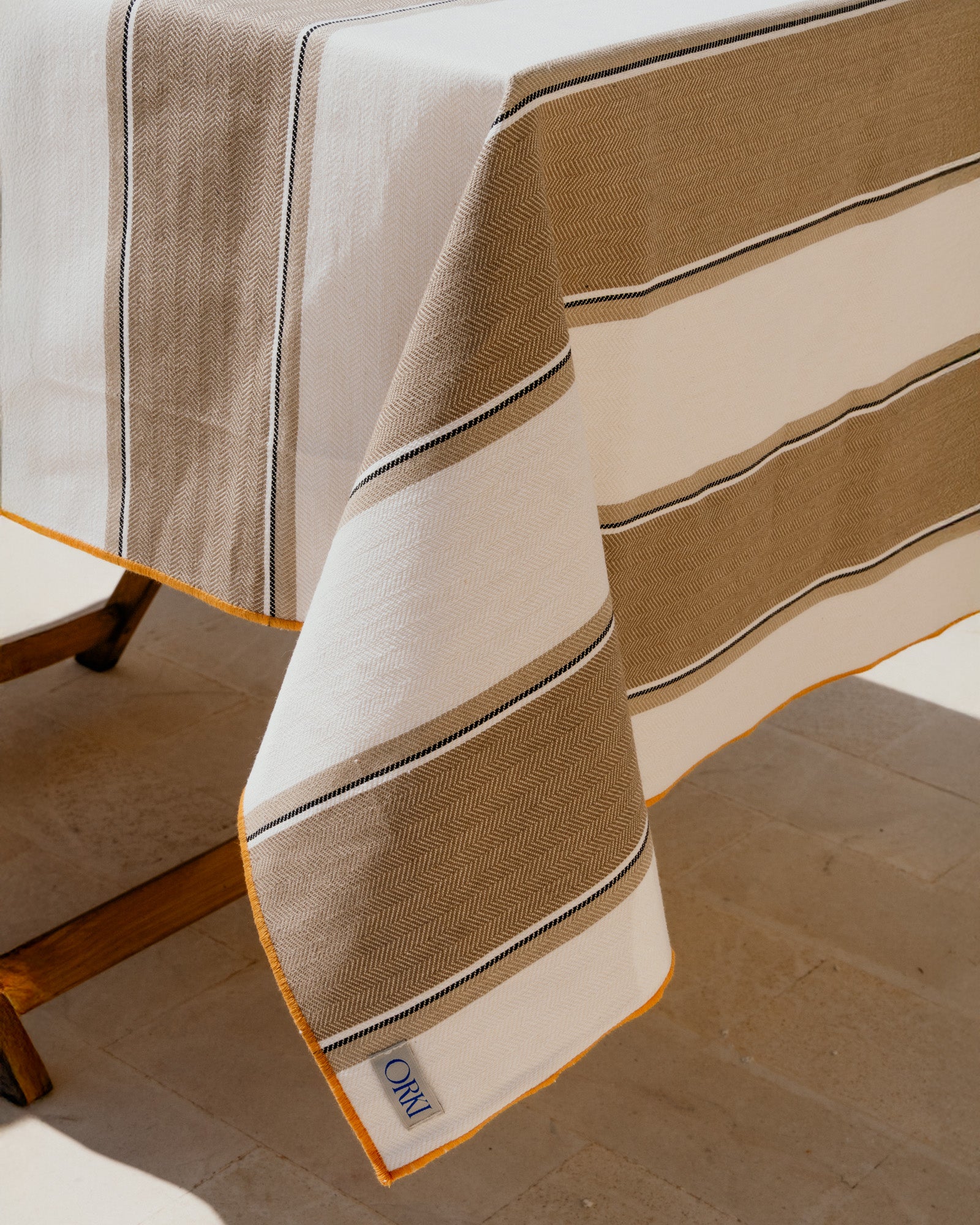 Mantel de rayas beige de algodón orgánico y reciclado